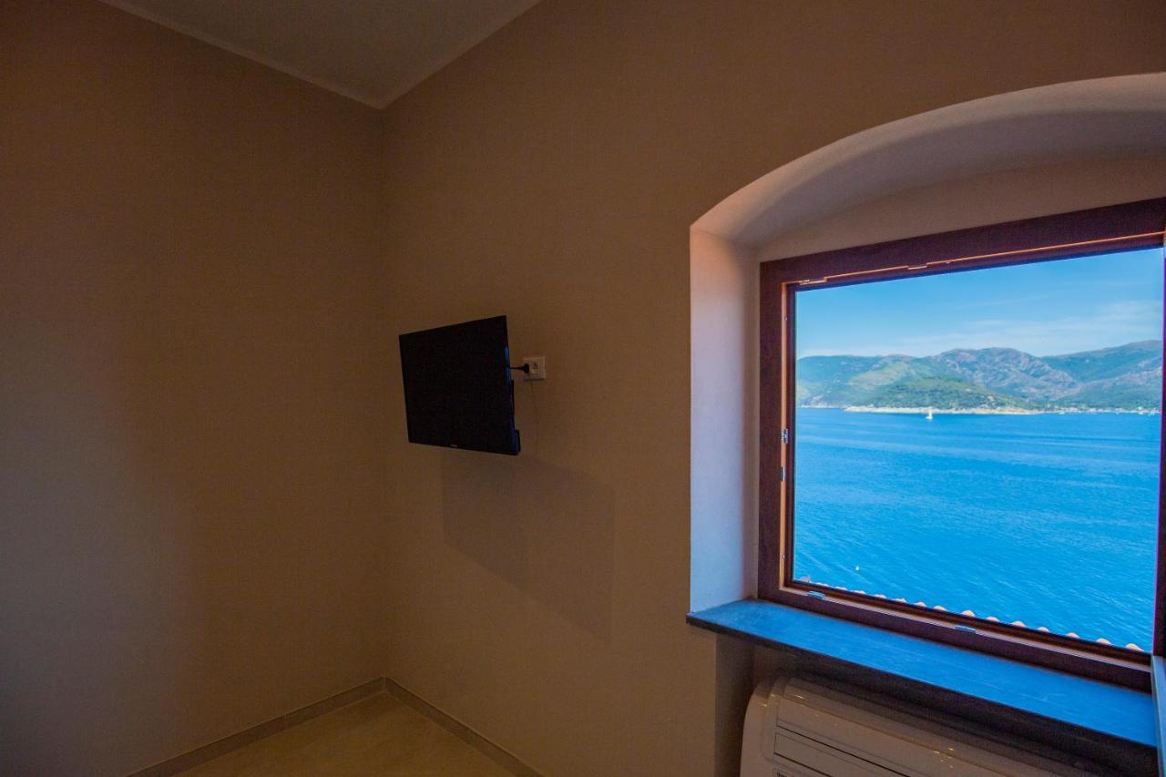 Helloelba Appartamento Il Faro 费拉约港 外观 照片